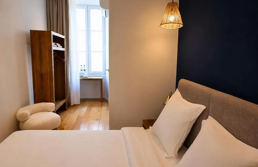 Hotel De La Mer-1