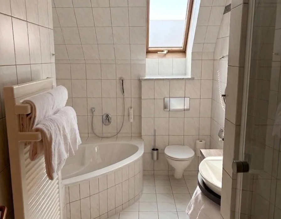 Zum Dallmayr Hotel Garni-1