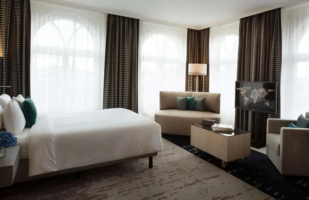 Renaissance Hamburg Hotel-1