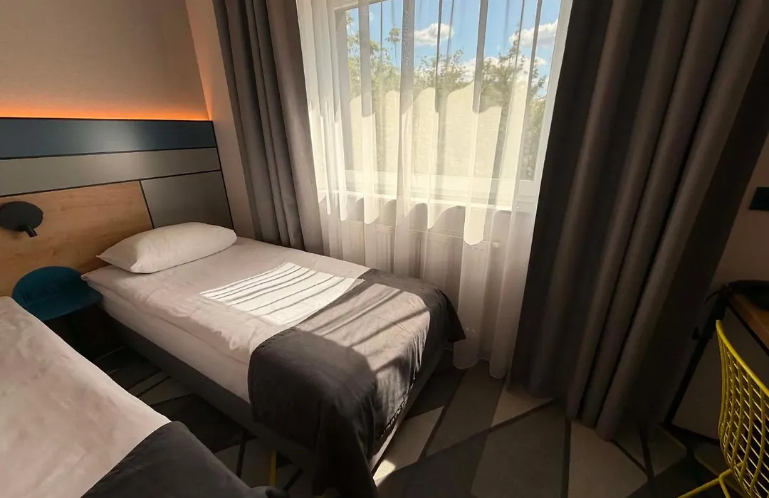 Air Hotel-1