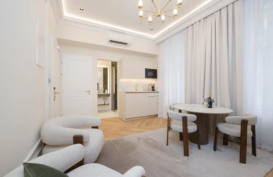 Rafael Kaiser - Signature Apartments City Centre-1