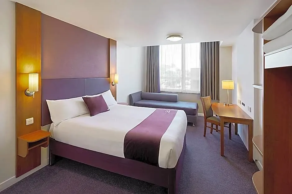 Premier Inn London Bank-1
