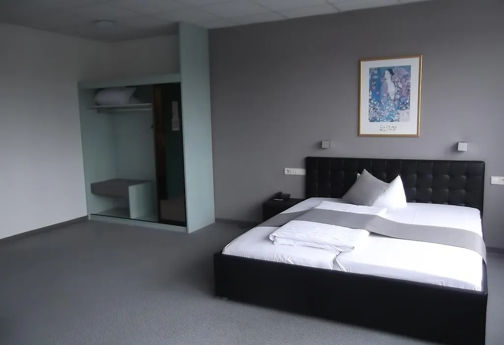 Businesshotel&Appartements Stuttgart-Vaihingen-1
