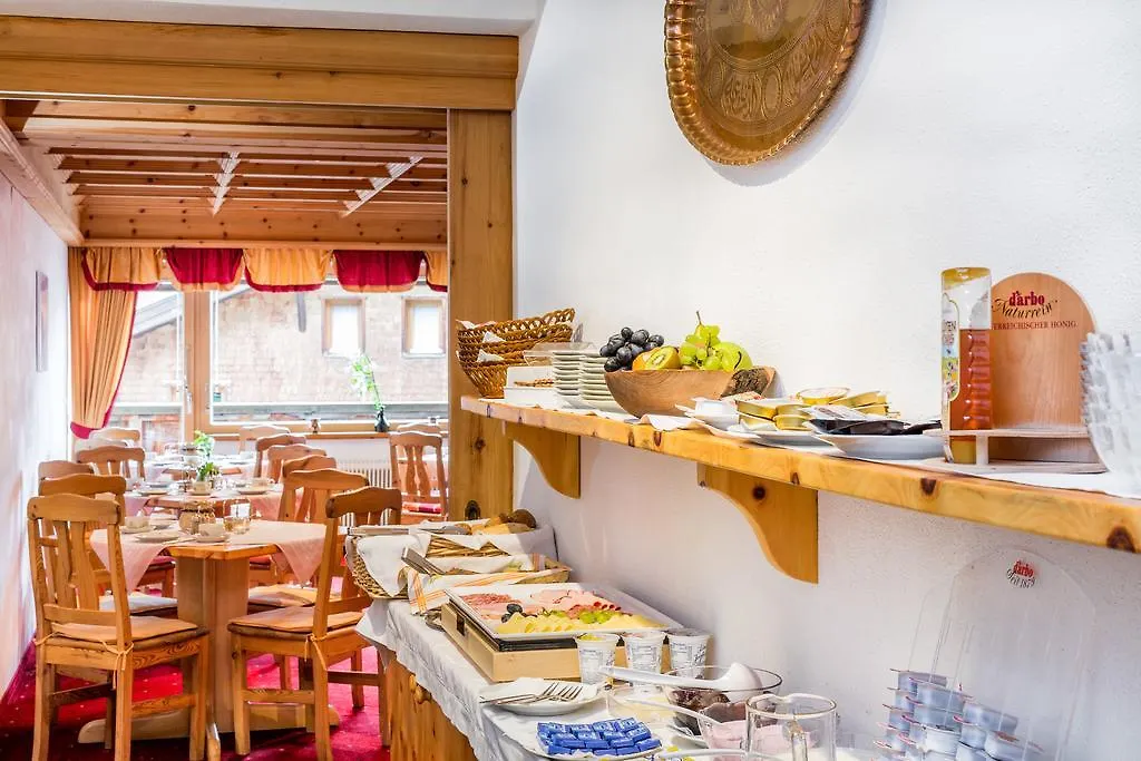 Hotel Garni Ernst Falch-1