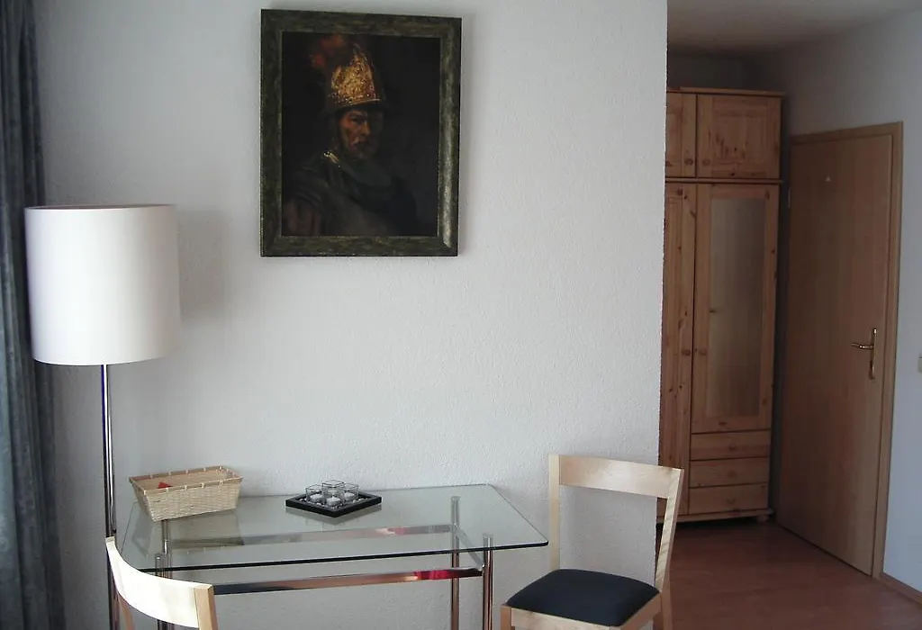 Hotel Pension zu Dresden Altpieschen-1