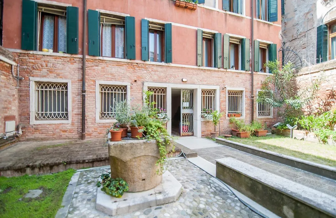Venice And Venice Apartments - Private Rooms In Shared Apartment-1