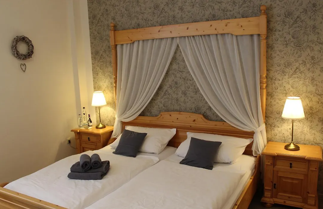 Ferien- und Wellnesshotel Waldfrieden-1