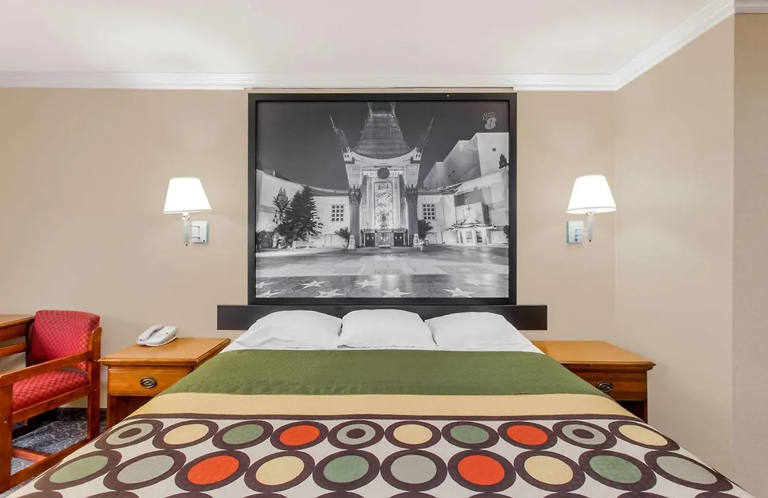 Super 8 By Wyndham Los Angeles Downtown-1