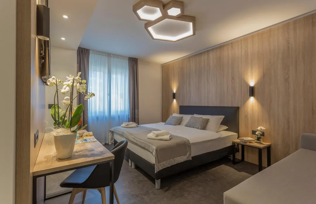 Tourist Hotel-1