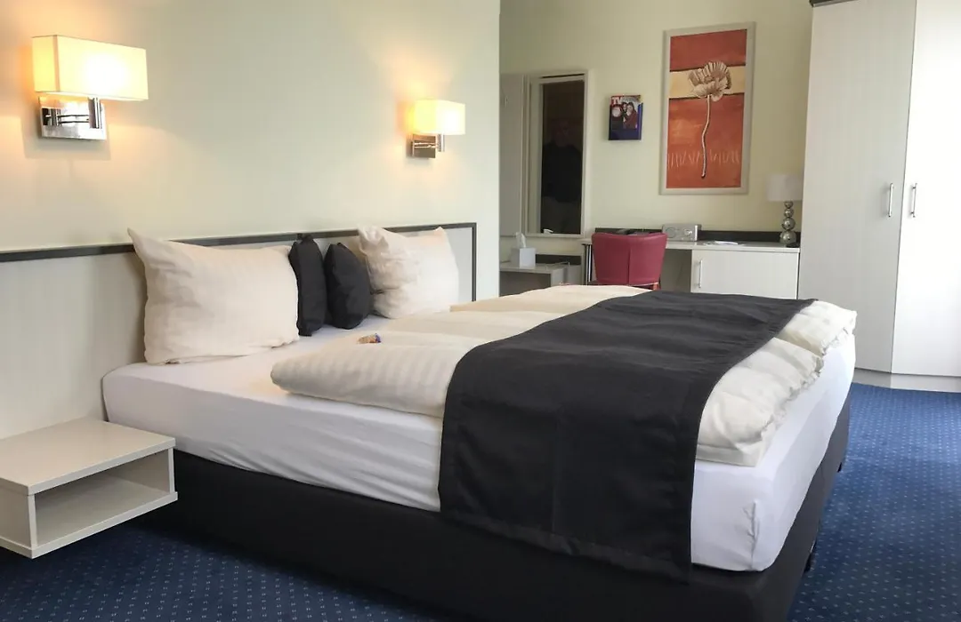 Parkhotel Neubrandenburg-1