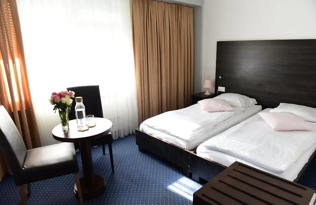Hotel Toess-1