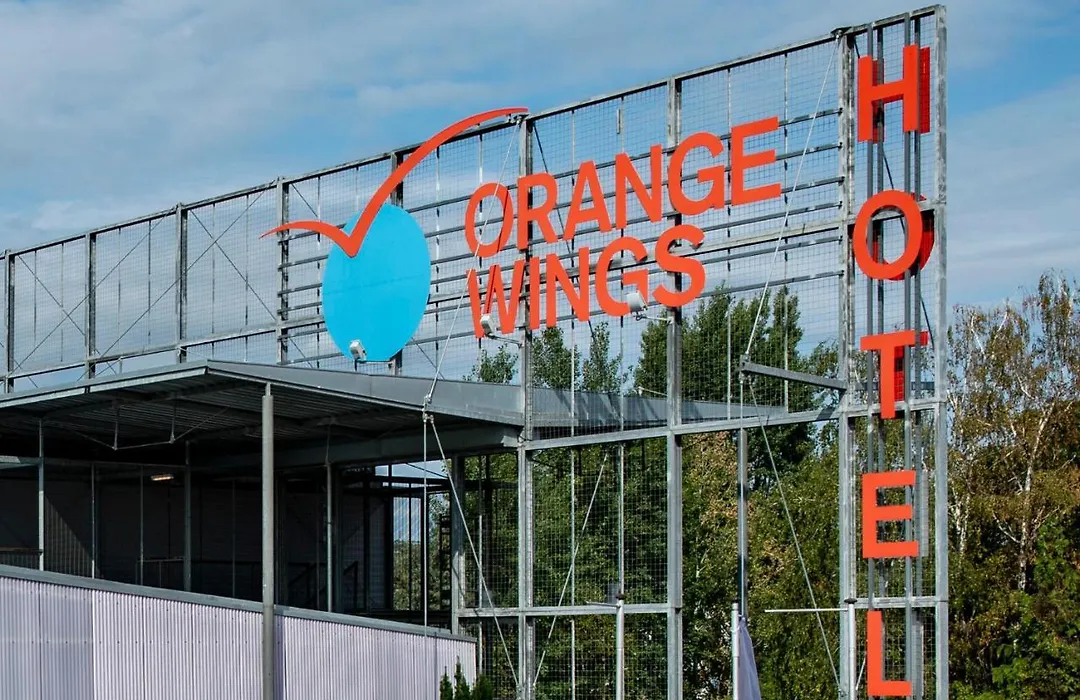 Orange Wings Krems-1