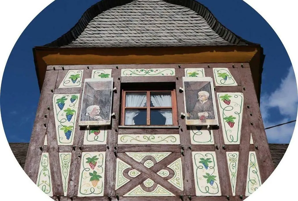 Winzerhäuschen am Brunnen-1