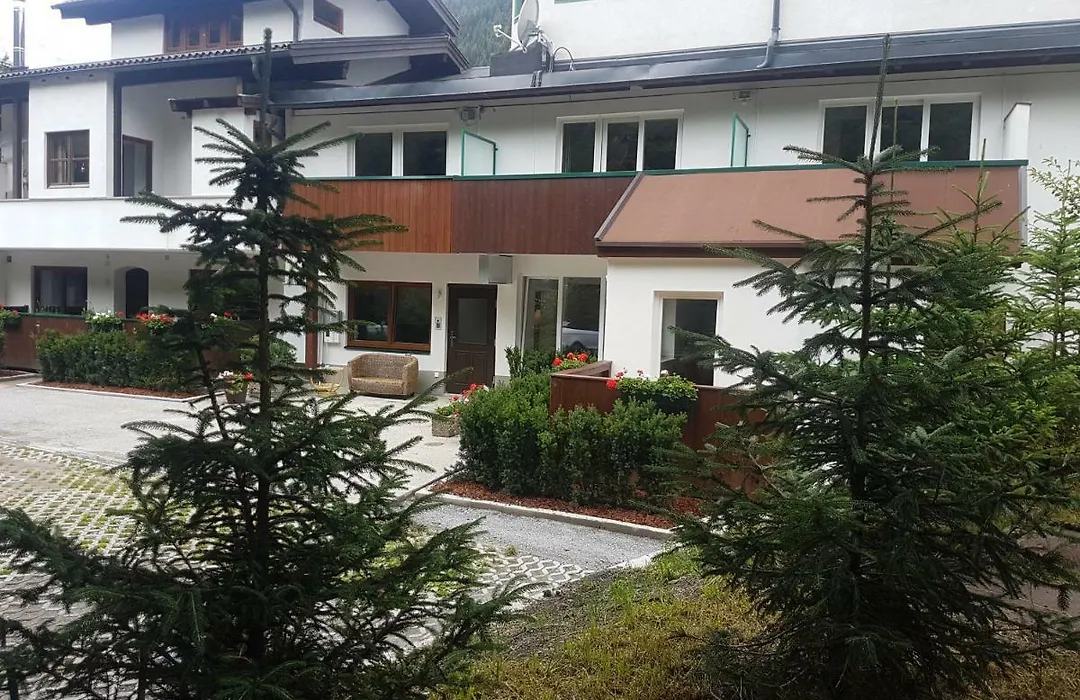 Comfort Rooms Bruckner-1