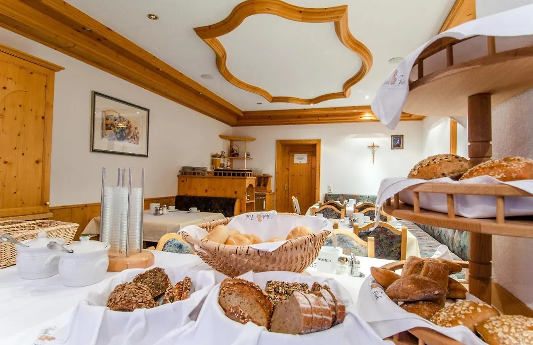 Hotel Garni Golfais-1