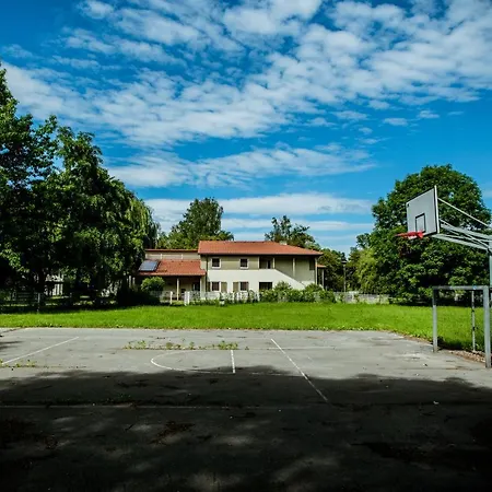 Miedzynarodowy Dom Spotkan Mlodziezy W Oswiecimiu-2