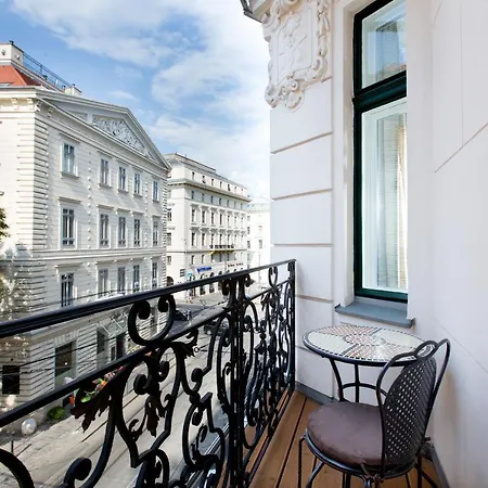 Vienna Residence, City Hall - Parliament-3