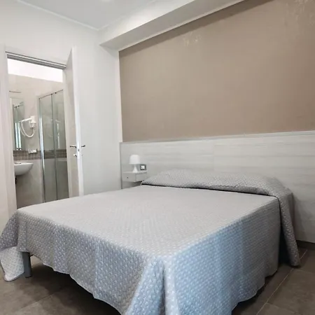 Six Rooms-2