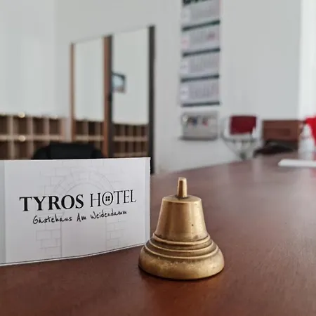 Tyros Hotel und Gästehaus am Weidendamm-3