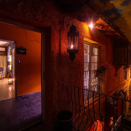 Paul'S Fantasia Boutique Suites-3