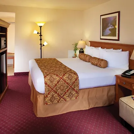 Red Feather Lodge/Hotel-2