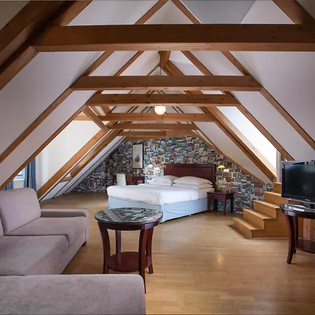 Charles Bridge Heritage Suites By Salvator Hotels-2