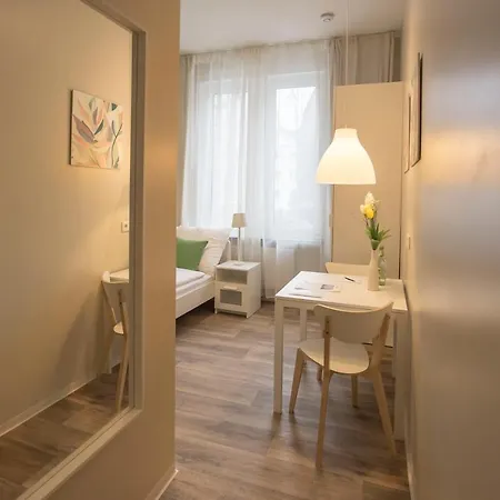 GuestHouse Köhn51, zentral gelegene, stilvoll eingerichtete Zimmer mit eigener Teeküche-2