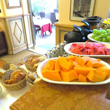 Hotel Torcolo "Residenze Del Cuore"-3
