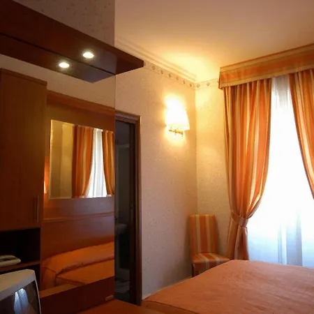 Hotel Dina-3