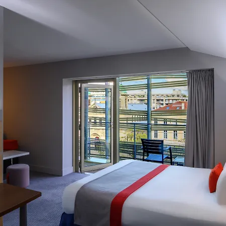 Holiday Inn Express Paris-Canal De La Villette By Ihg-3