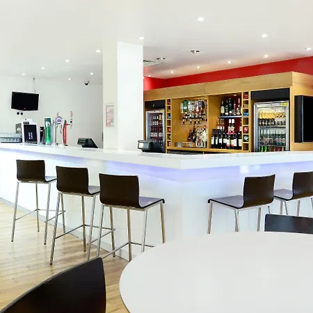 Travelodge London Central City Road-2