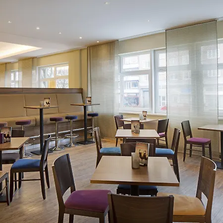 Premier Inn Hamburg City Alster-3
