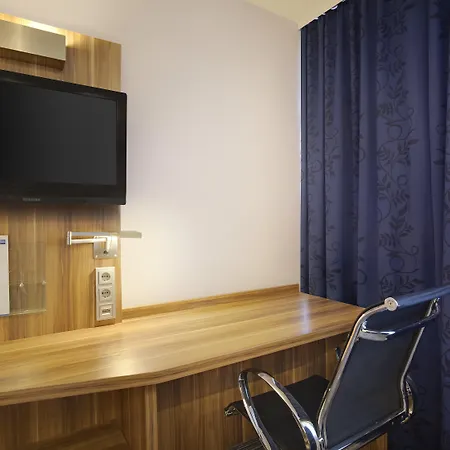 Premier Inn Hamburg City Alster-2