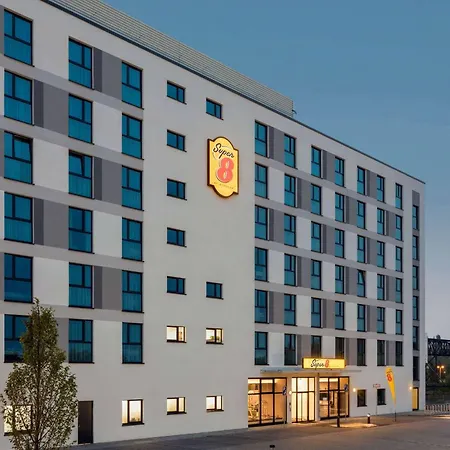 Super 8 by Wyndham Oberhausen am Centro-3