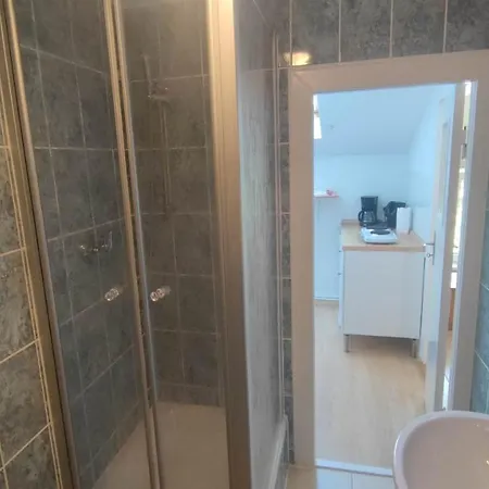 FEWO3-1 Zim-2 Einz Bett-2 Pers-Küche-Dusche WC-3