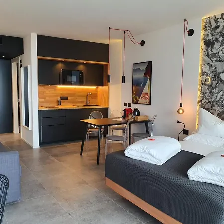 Visioni Lake View Rooms&Breakfast - Adults Friendly-3