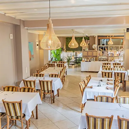 Hotel Le Petit Poete-3
