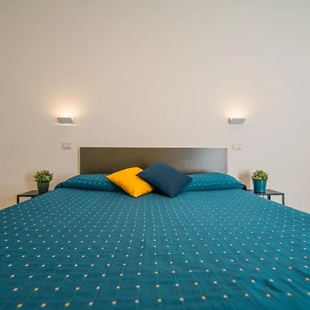 Hub Ferroviario - 12 Posti Letto Per Il Tuo Gruppo A Napoli Con Wifi E Netflix-3