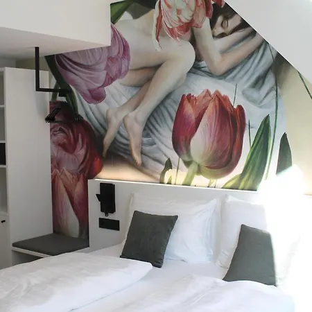 Art-Inn-3