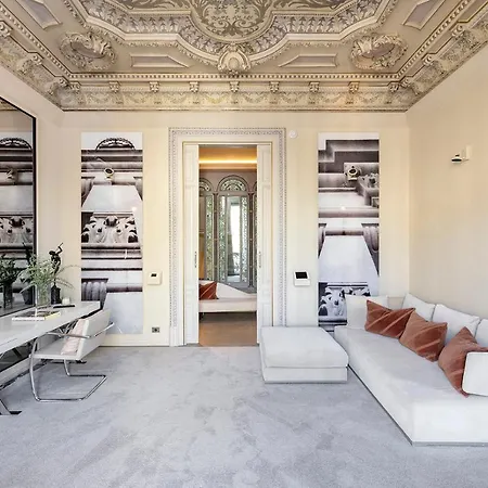 El Palauet Modernist Suites Barcelona-3