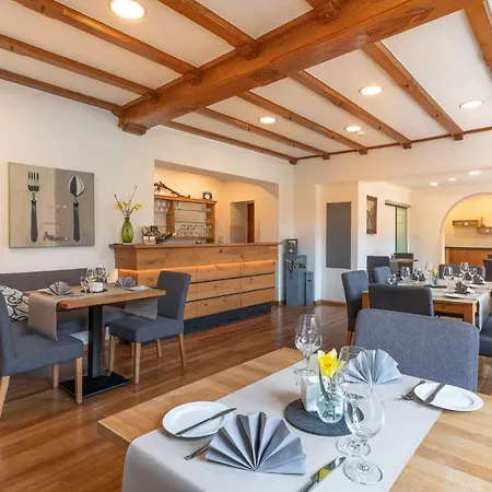Hotel- Weingut- Moselloreley-2