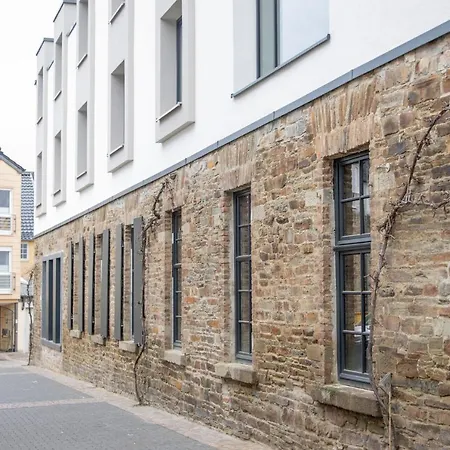 Boutiquehotel Burg Adenbach&Alter Weinbau-2