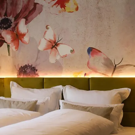 Boutiquehotel Burg Adenbach&Alter Weinbau-3