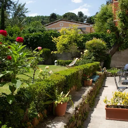 Villa Riari Garden-3