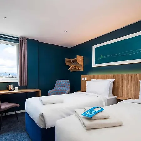 Travelodge London Central Bank-3