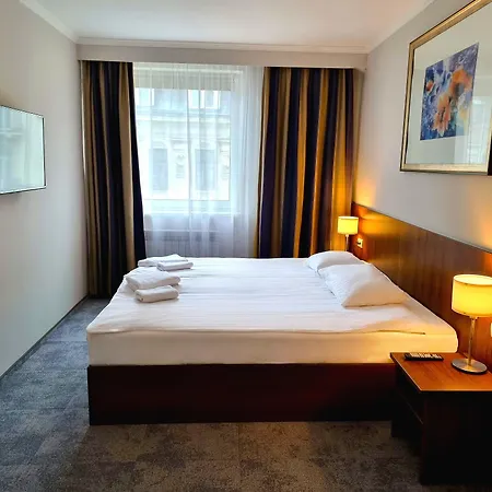 Hit Hotel-2