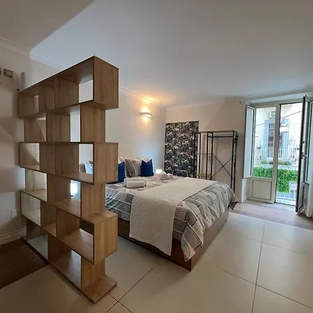 Queen House-2