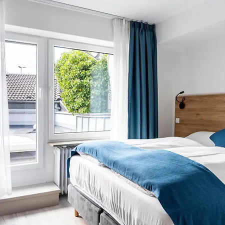 Hotel 83-3