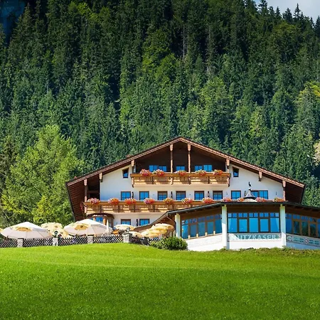 Hotel-Gasthof Nutzkaser-2