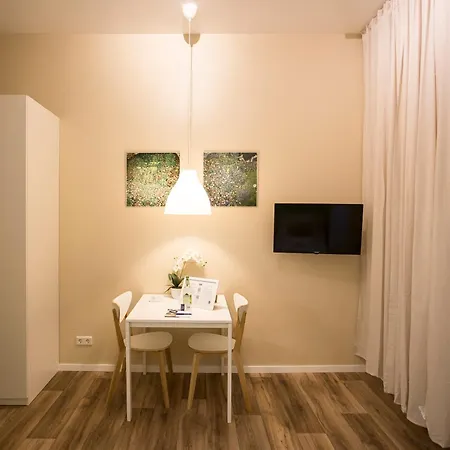 GuestHouse Köhn51, zentral gelegene, stilvoll eingerichtete Zimmer mit eigener Teeküche-3